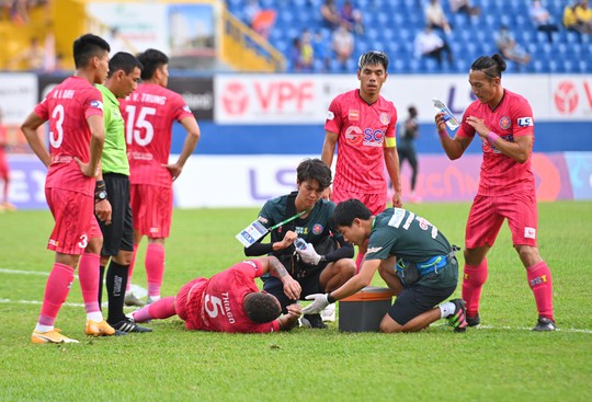 Sài Gòn FC thua trận thứ 5 liên tiếp, xếp chót V-League 2021 - Ảnh 2.