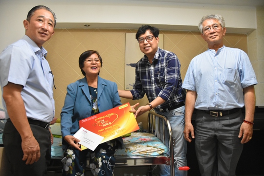 Mai Vàng nhân ái thăm nhà nghiên cứu Hoàng Văn Túc và NSƯT Phi Yến - Ảnh 4.