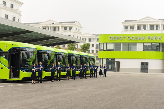 Cận cảnh nội thất chiếc xe buýt điện thông minh đầu tiên tại Việt Nam - Ảnh 1.
