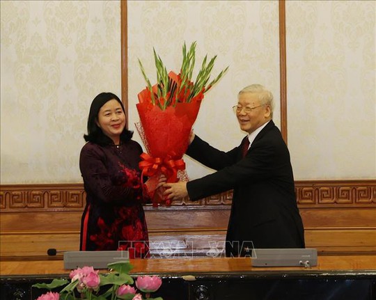 Tổng Bí thư trao quyết định phân công bà Trương Thị Mai làm Trưởng ban Tổ chức Trung ương - Ảnh 2.
