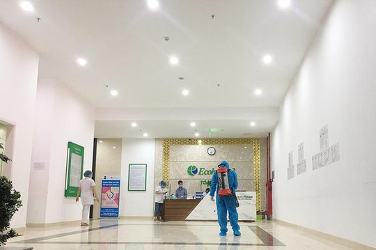 Một bác sĩ Bệnh viện Phổi dương tính SARS-CoV-2, 19 F1 phải đi cách ly - Ảnh 1.