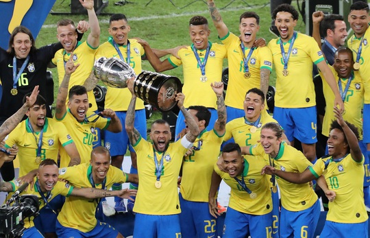 Siêu hậu vệ 38 tuổi Dani Alves trở lại đội tuyển Brazil - Ảnh 2.