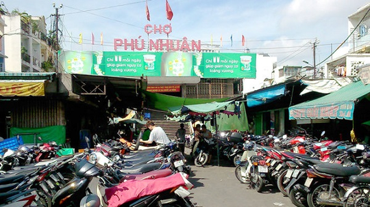 TP HCM: Phong tỏa tạm thời chợ Phú Nhuận vì liên quan Covid-19 - Ảnh 1.