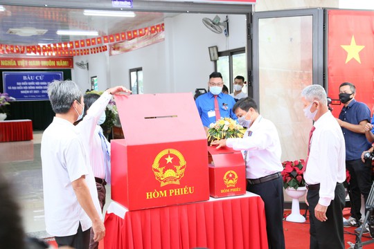 Thủ tướng Phạm Minh Chính hoàn thành bỏ phiếu bầu cử tại Cần Thơ - Ảnh 1.