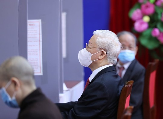 Những hình ảnh Tổng Bí thư Nguyễn Phú Trọng bỏ phiếu bầu cử - Ảnh 5.