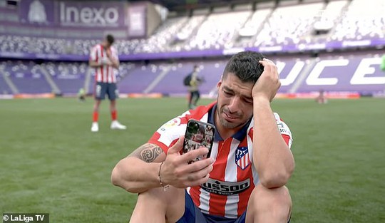 Người hùng Luis Suarez rơi nước mắt, kể tội Barcelona - Ảnh 4.