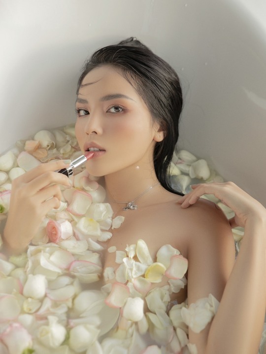 Hoa hậu Kỳ Duyên bán nude táo bạo - Ảnh 2.
