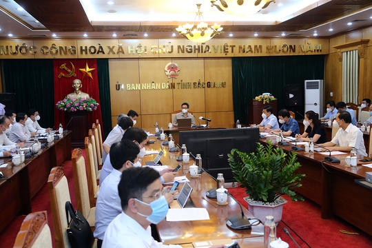 Chùm ảnh: Phó Thủ tướng Vũ Đức Đam thị sát tại tâm dịch Bắc Giang - Ảnh 9.