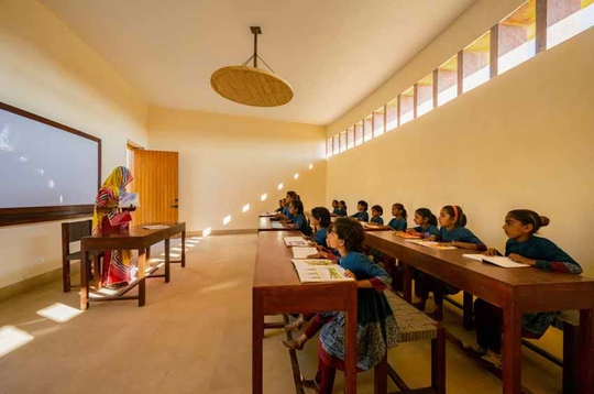Kiến trúc độc đáo của ngôi trường nữ sinh ở Ấn Độ - Ảnh 8.