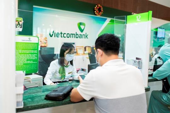 S&P Global Ratings nâng tín nhiệm Vietcombank từ ổn định lên mức tích cực - Ảnh 1.