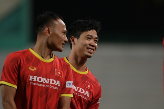 Chùm ảnh buổi tập đầu tiên của đội tuyển Việt Nam tại UAE - Ảnh 2.