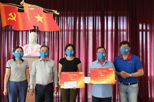 Chương trình Mai Vàng nhân ái thăm 3 nghệ sĩ, nhà báo tỉnh Đồng Nai - Ảnh 1.