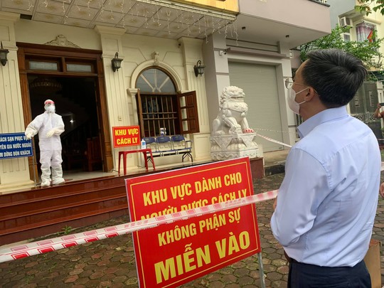 Bộ Y tế sẽ có hướng dẫn mới bàn giao người cách ly tập trung về nơi cư trú - Ảnh 1.