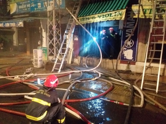 Cháy nhà trên đường Nguyễn Thiện Thuật, TP HCM: Hai người đã tử vong - Ảnh 1.