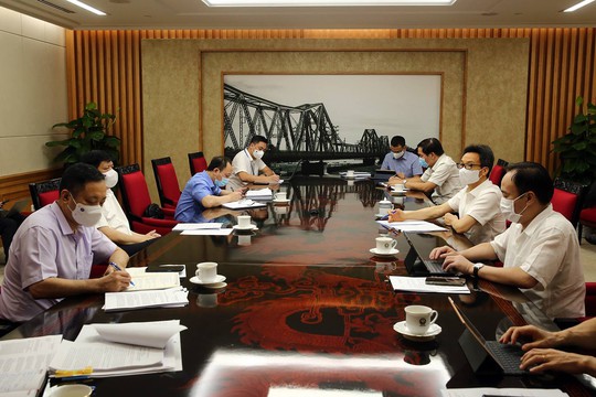 Phó Thủ tướng yêu cầu gỡ tất cả mọi vướng mắc để có vắc-xin Covid-19 sớm nhất - Ảnh 1.