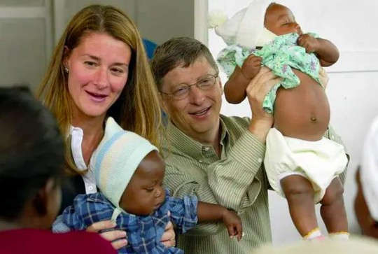 Tỉ phú Bill Gates và vợ ly hôn sau 27 năm chung sống - Ảnh 2.