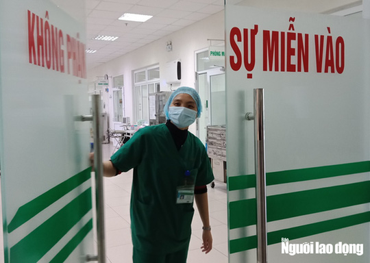 Phong tỏa Bệnh viện Bệnh nhiệt đới Trung ương có bác sĩ dương tính SARS-CoV-2 - Ảnh 1.