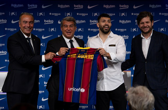 Sergio Aguero chính thức gia nhập Barcelona với phí 0 đồng - Ảnh 1.