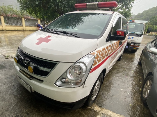 CLIP: Xe cứu thương chở 11 người từ Bắc Ninh về Sơn La với giá 300 ngàn đồng/người - Ảnh 3.