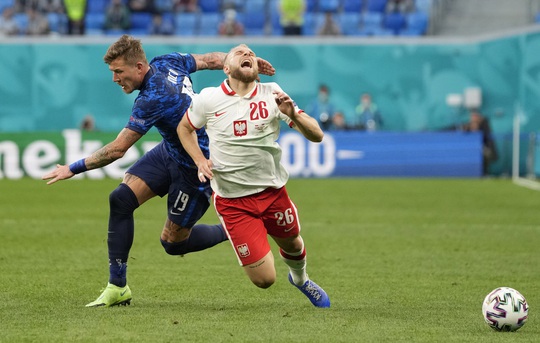Siêu sao Lewandowski tịt ngòi, Ba Lan thất thủ trước Slovakia - Ảnh 3.