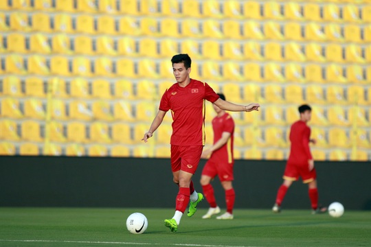 Tuấn Anh vắng mặt trong danh sách tuyển Việt Nam đăng ký gặp UAE tối nay - Ảnh 2.