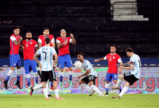Messi lập siêu phẩm, Argentina chia điểm tiếc nuối với Chile - Ảnh 3.