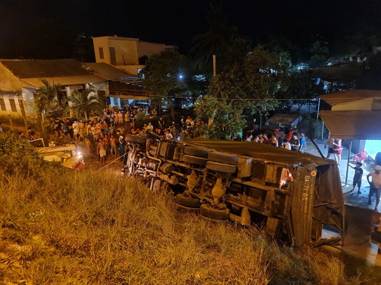 Quảng Nam: Xe tải lao xuống vực, 2 người tử vong - Ảnh 1.