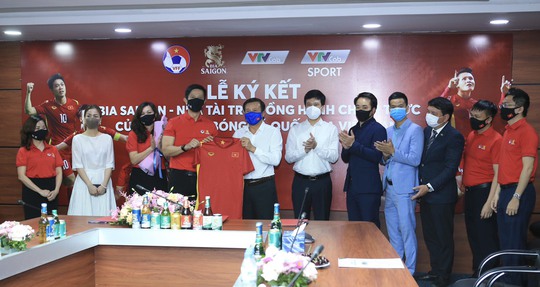Các đội tuyển bóng đá Quốc gia Việt Nam có nhà tài trợ độc quyền - Ảnh 2.