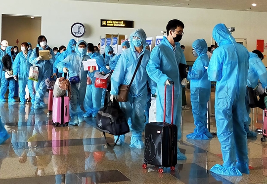 Hỏa tốc yêu cầu tiếp tục dừng nhập cảnh hành khách tại Tân Sơn Nhất và Nội Bài - Ảnh 1.