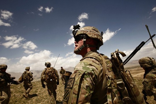 Trung Quốc thúc công dân khẩn trương rời Afghanistan - Ảnh 1.