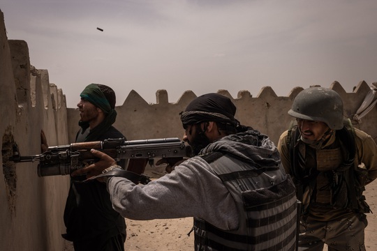 Mỹ rút, Taliban tràn vào các TP quan trọng của Afghanistan - Ảnh 1.