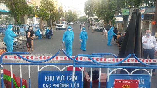 Bệnh viện tỉnh Phú Yên dừng tiếp bệnh nhân sau khi ca nghi mắc Covid-19 đến khám - Ảnh 2.