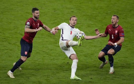Raheem Sterling tỏa sáng, tuyển Anh bất bại vào vòng 1/8 Euro 2020 - Ảnh 5.