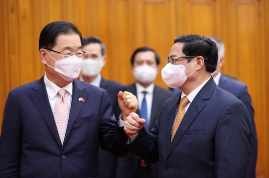 Đề nghị Hàn Quốc có chính sách ưu tiên chia sẻ vắc-xin Covid-19 cho Việt Nam - Ảnh 1.