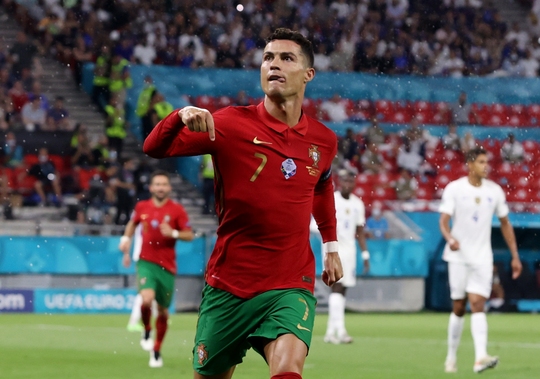 Ronaldo lập 3 kỷ lục, Bồ Đào Nha vào vòng 1/8 Euro 2020 chạm trán Bỉ - Ảnh 10.
