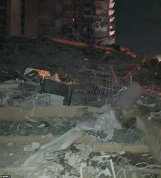 Mỹ: Tòa nhà 12 tầng bất ngờ đổ sập lúc rạng sáng - Ảnh 5.