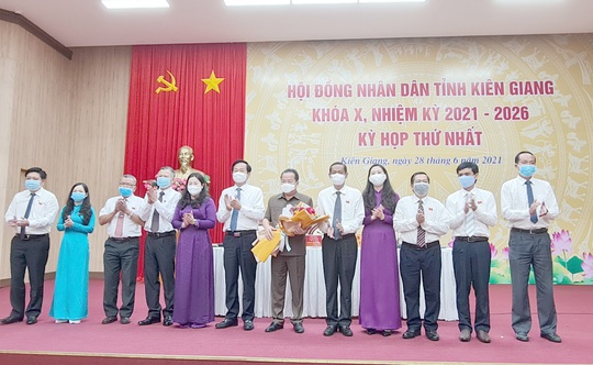 Chủ tịch HĐND và Chủ tịch UBND tỉnh Kiên Giang tái đắc cử - Ảnh 1.