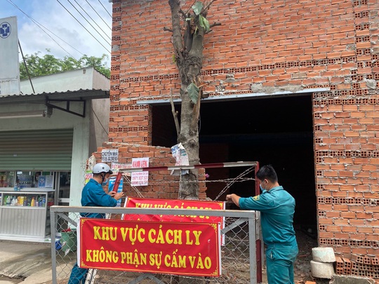 NÓNG: Tiếp tục ra thông báo khẩn tìm người đến 12 địa điểm ở huyện Hóc Môn - Ảnh 1.