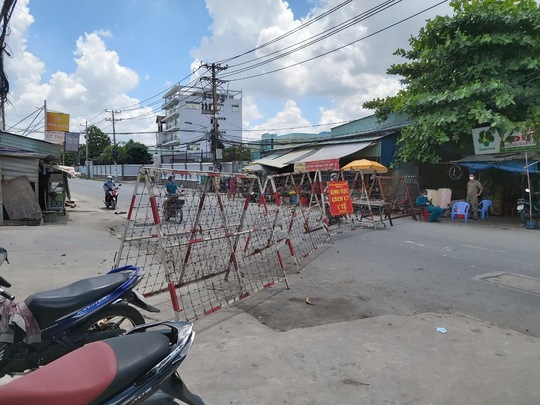 Cách ly y tế tầng 1 Block A3 chung cư Ehome3, phường An Lạc, quận Bình Tân, TP HCM - Ảnh 1.