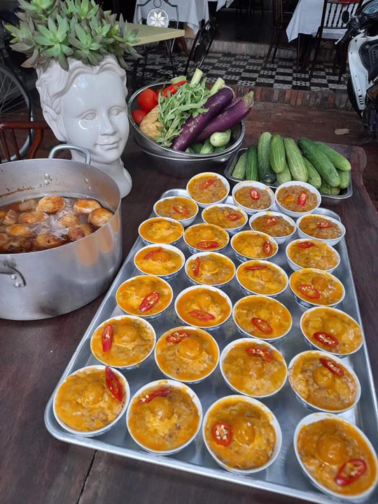 Người nghèo cùng nấu ngàn bữa cơm cho người nghèo ở TP HCM - Ảnh 7.