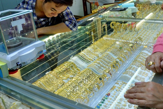 Giá vàng hôm nay 4-6: Tiêu tan tương đương 1 triệu đồng/lượng trước sự mạnh mẽ của USD - Ảnh 2.