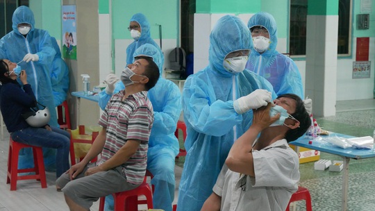 TP HCM thêm 11 ca nghi mắc Covid-19, có 9 người liên quan Hội thánh truyền giáo Phục Hưng - Ảnh 1.