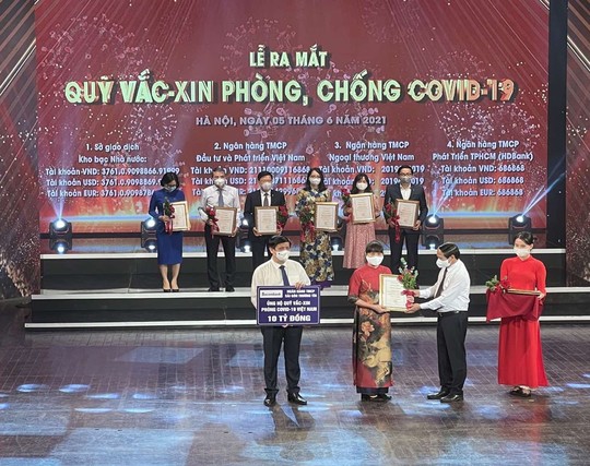 ACB dự kiến tiêm 100.000 liều vắc-xin cho nhân viên, Sacombank ủng hộ 20 tỉ đồng phòng, chống Covid-19 - Ảnh 2. ACB dự kiến tiêm 100.000 liều vắc-xin cho nhân viên, Sacombank ủng hộ 20 tỉ đồng phòng, chống Covid-19 - Ảnh 2.