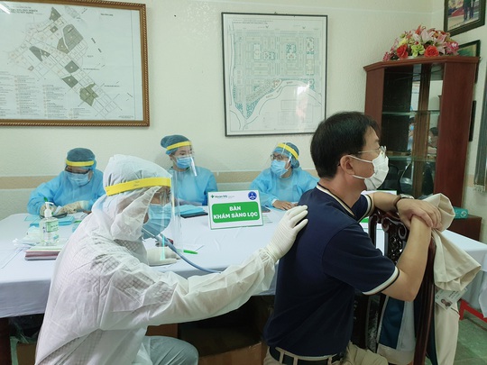 Chùm ảnh: Một bệnh viện ở Cần Thơ bắt đầu tiêm vắc-xin cho 1.800 công nhân - Ảnh 7.