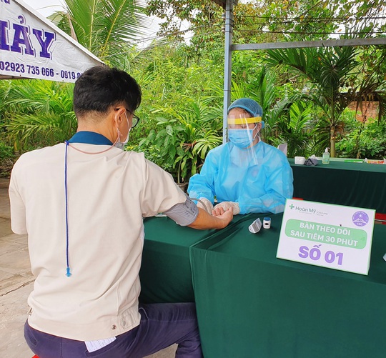 Chùm ảnh: Một bệnh viện ở Cần Thơ bắt đầu tiêm vắc-xin cho 1.800 công nhân - Ảnh 8.