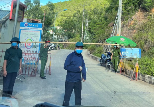 Yêu cầu làm rõ trách nhiệm người đứng đầu 2 xã ở Thanh Hóa lơ là chống dịch Covid-19 - Ảnh 1.