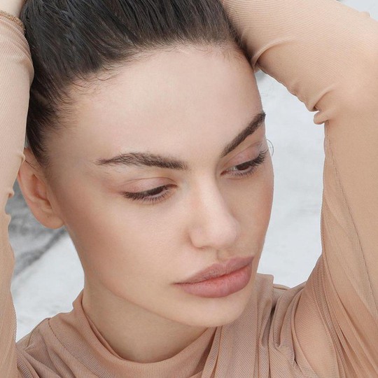 Hoa hậu gây sốt vì quá giống Angelina Jolie - Ảnh 7.