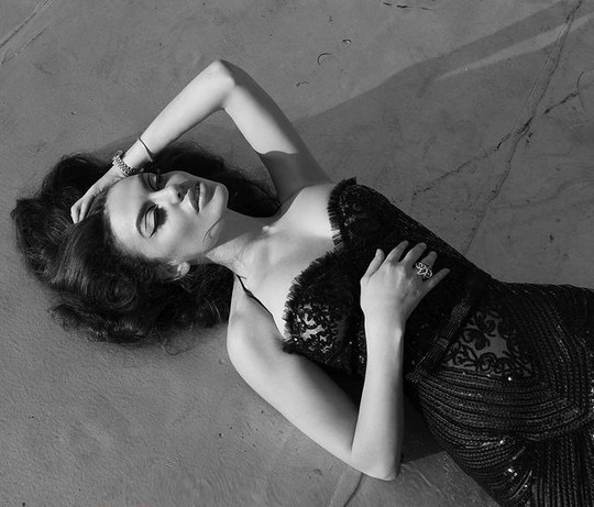 Hoa hậu gây sốt vì quá giống Angelina Jolie - Ảnh 12.