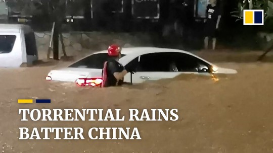Mưa như trút nước, Trung Quốc hứng chịu lũ lụt diện rộng - Ảnh 3.