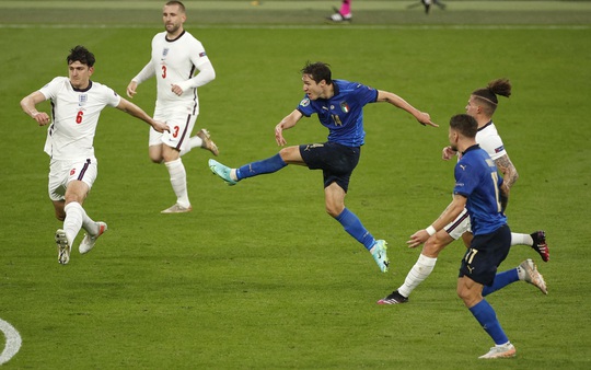 Anh gục ngã trên chấm luân lưu, Ý lên ngôi vô địch Euro 2020 - Ảnh 3.